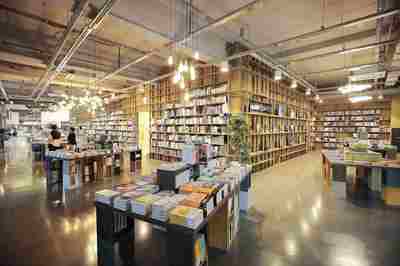 在鄉(xiāng)鎮(zhèn)開一個(gè)小書店要多少錢,以下信息要了解!